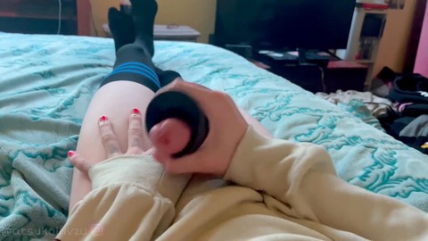 Solo jerking, calza, close up